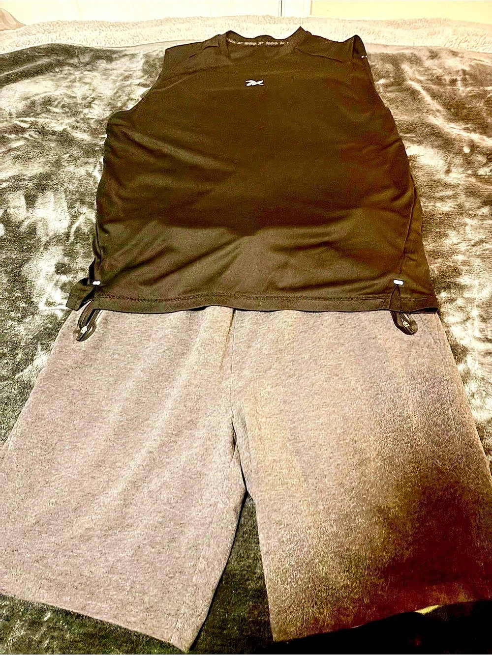 Reebok Men's Athletic Shorts Set in Gray & Black Like New (Large)